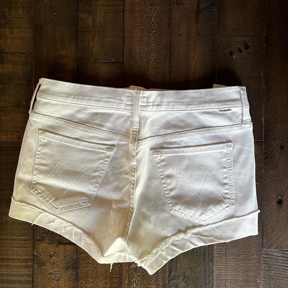 Mother “The Rascal Slit Flip” Short in white, 28 - Picture 2 of 3